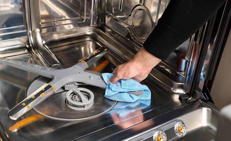 Tại sao cần vệ sinh máy rửa bát định kỳ?